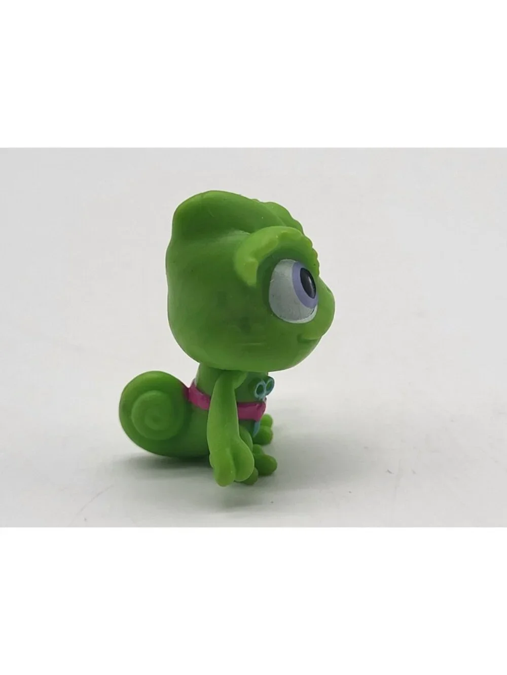 Tangled Pascal the Chameleon Mini Figure Apron Scissors